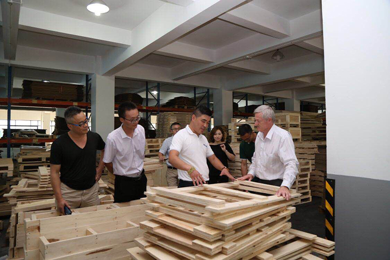 陪同參觀車間 陪同參觀車間